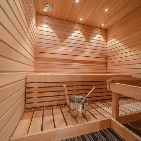 Levillas Sointuilevi 1a72, 2 Pass Included * レヴィ